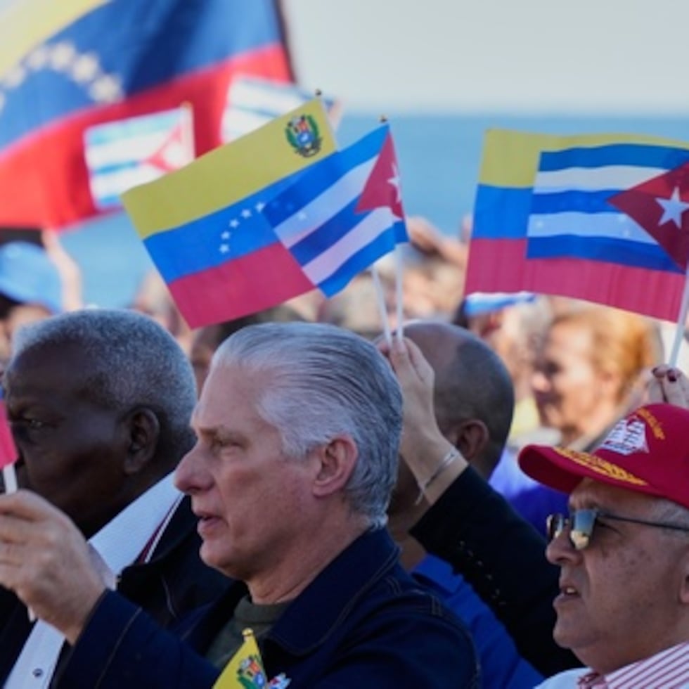 El presidente cubano Miguel Díaz-Canel asistió a un mitin en La Habana, el sábado 3 de enero de 2026, en solidaridad con Venezuela después de que Estados Unidos capturara al mandatario venezolano Nicolás Maduro.