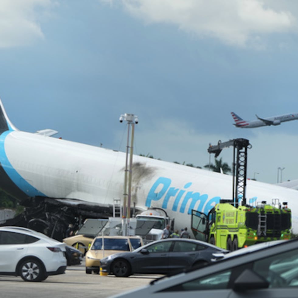 Un avión de carga de Amazon se encuentra en el Aeropuerto Internacional de Miami (MIA) este lunes, 7 de septiembre de 2026, tras haberse salido de la pista el domingo en Miami.