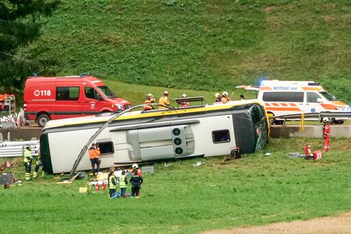Imagen de la cobertura de: Mueren 5 y más de 40 resultan heridos en accidente de guagua turística en Suiza