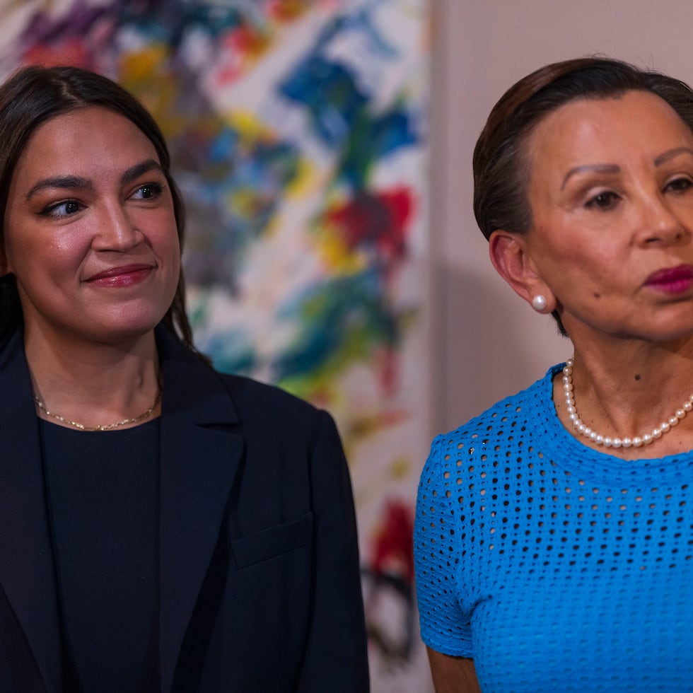 Las congresistas boricuas Alexandria Ocasio Cortez y Nydia Velázquez –quien se retira del Congreso en diciembre– representan distritos de la ciudad de Nueva York.