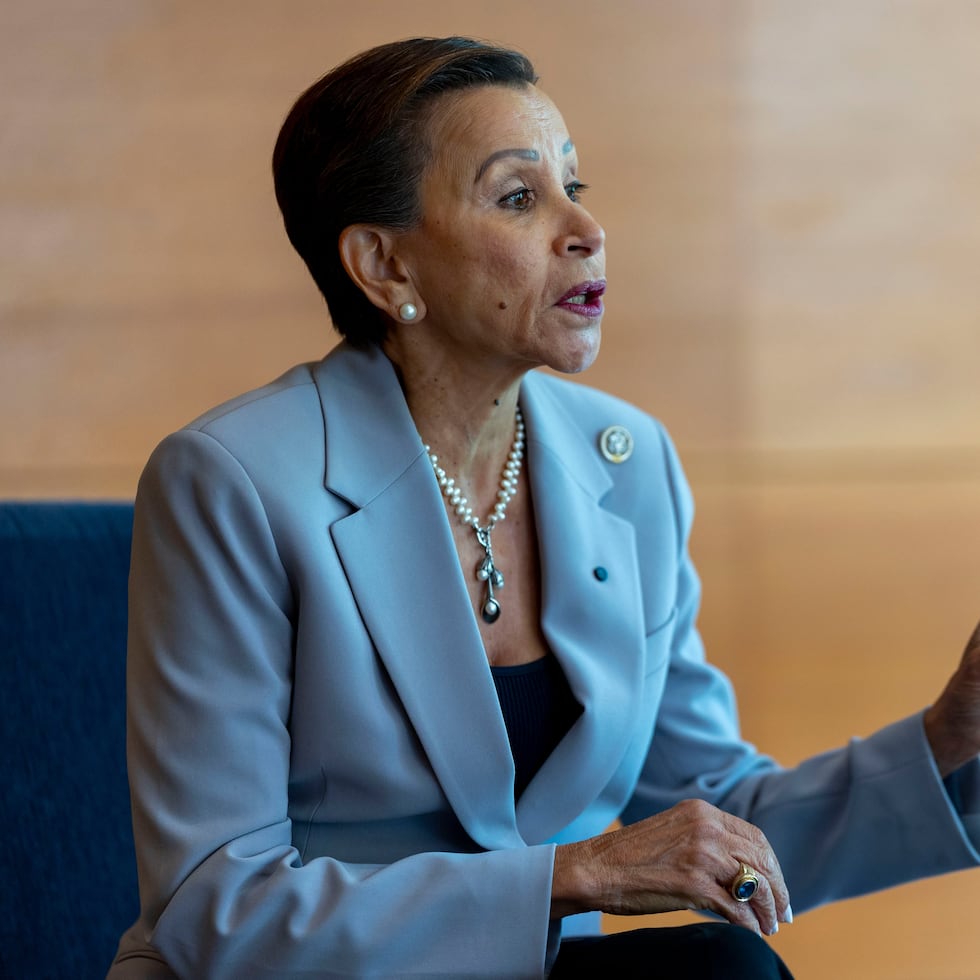 Nydia Velázquez (photo), alongside Alexandria Ocasio-Cortez, spearheaded a bill in 2020 and 2021 calling for a Status Convention followed by a referendum on alternatives that are neither territorial nor colonial.