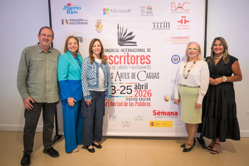 José Manuel Fajardo, director de programación; Ivonne Coll, directora del CBAC; Helena Sampedro, directora del Congreso; Lydia Rivera, vicealcaldesa de Caguas; Carmen Muñoz, directora de Desarrollo Cultural de Caguas.