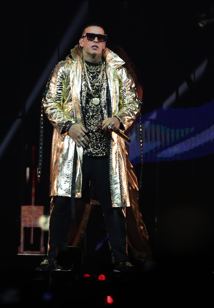 Presentación del concierto Con Calma Tour, en el Coliseo de Puerto Rico José Miguel Agrelot.