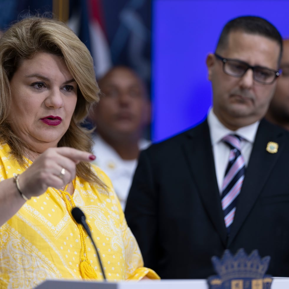 Arriba, la gobernadora Jenniffer González y el secretario del DCR, Francisco Quiñones Rivera, en una foto de archivo.