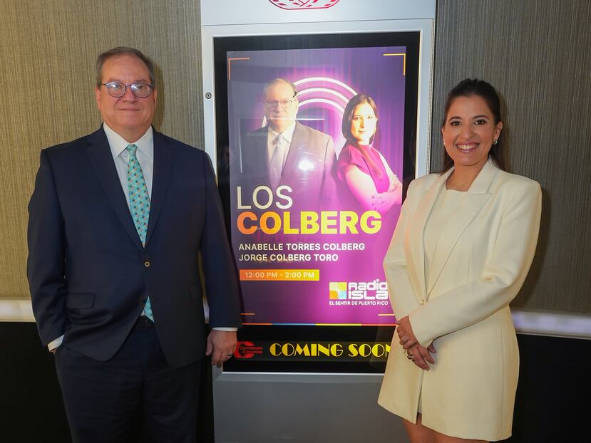 Jorge Colberg Toro, a la izquierda, junto a la Lcda. Anabelle Torres Colberg serán los anfitriones del programa de radio "Los Colberg", que comienza el próximo 28 de abril de 2025 en Radio Isla.