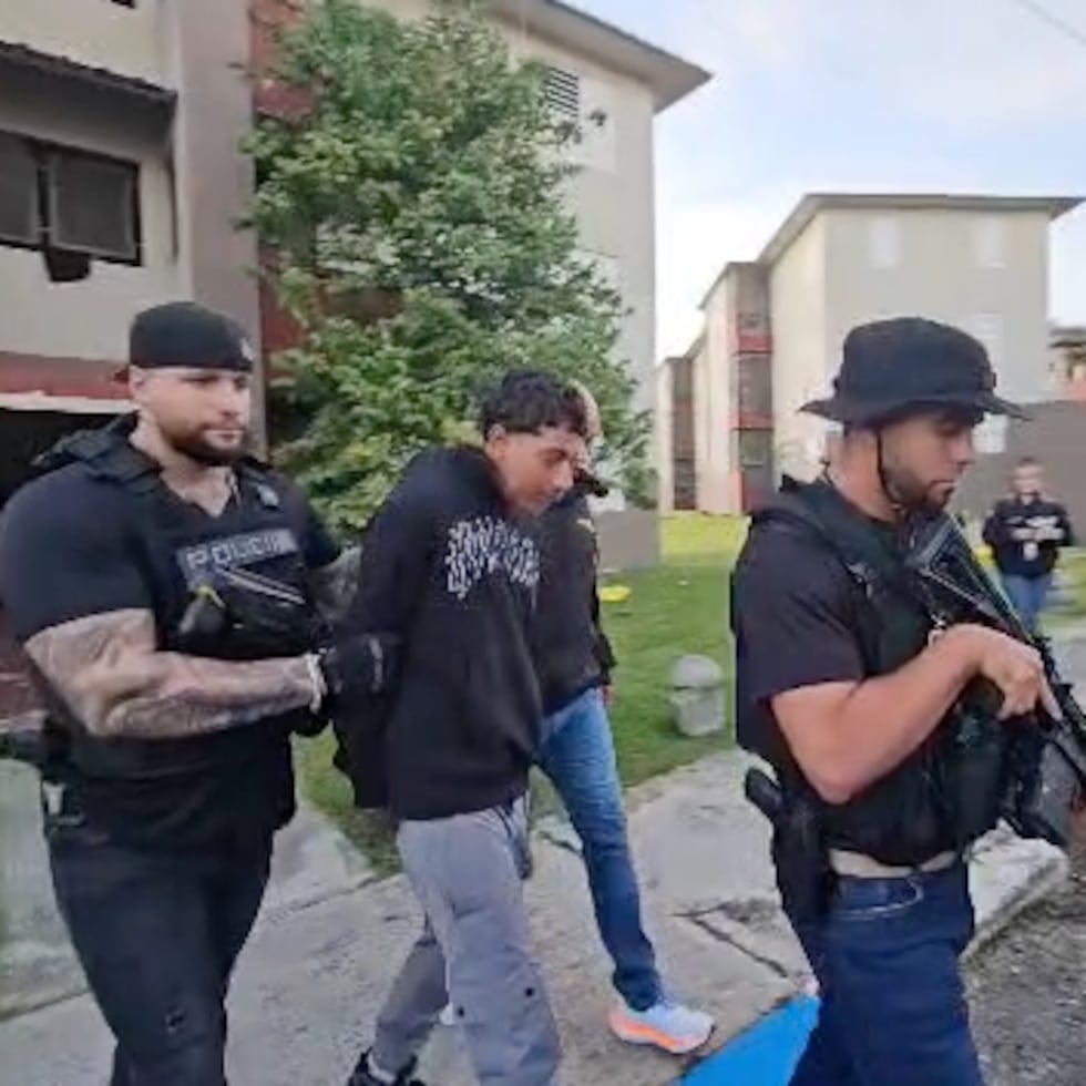 El detenido fue trasladado a la Comandancia de Caguas.