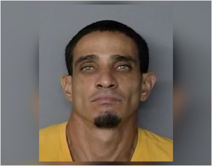 Melvin González Rodríguez enfrenta cargos por cometer maltrato contra una persona de edad avanzada.