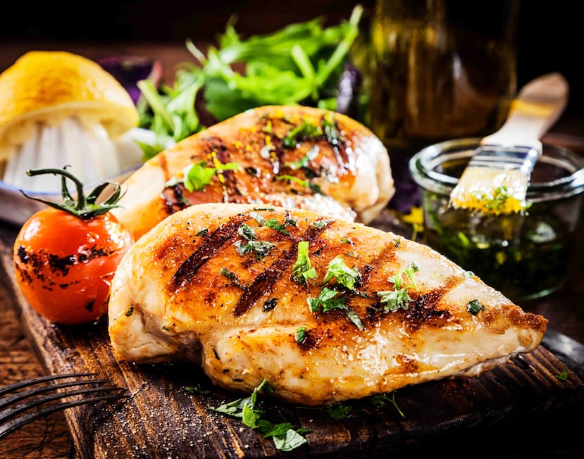 El pollo tiene compuestos que ayudan a fortalecer el sistema inmunitario. (Shutterstock.com)