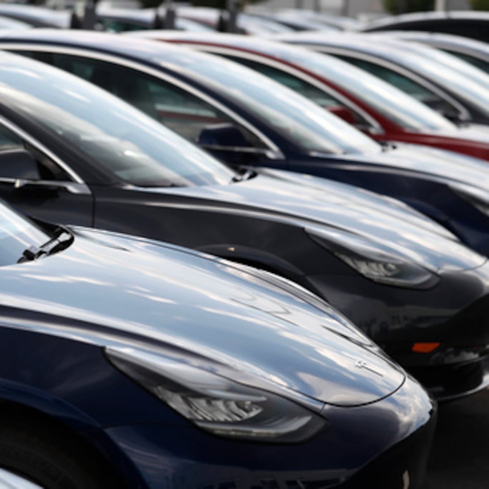 Varios sedanes Modelo 3.