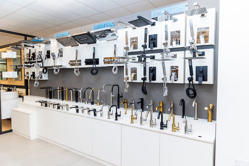 El "showroom" muestra la variedad de productos para elevar ualquier espcio con detalles.