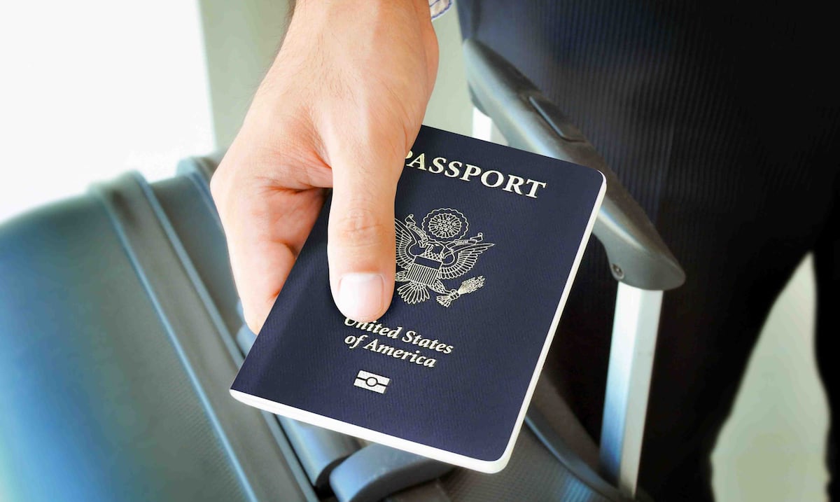 Pasaportes en la cuerda floja: más de 5,400 personas en Puerto Rico deben hasta casi $40,000 en pensión