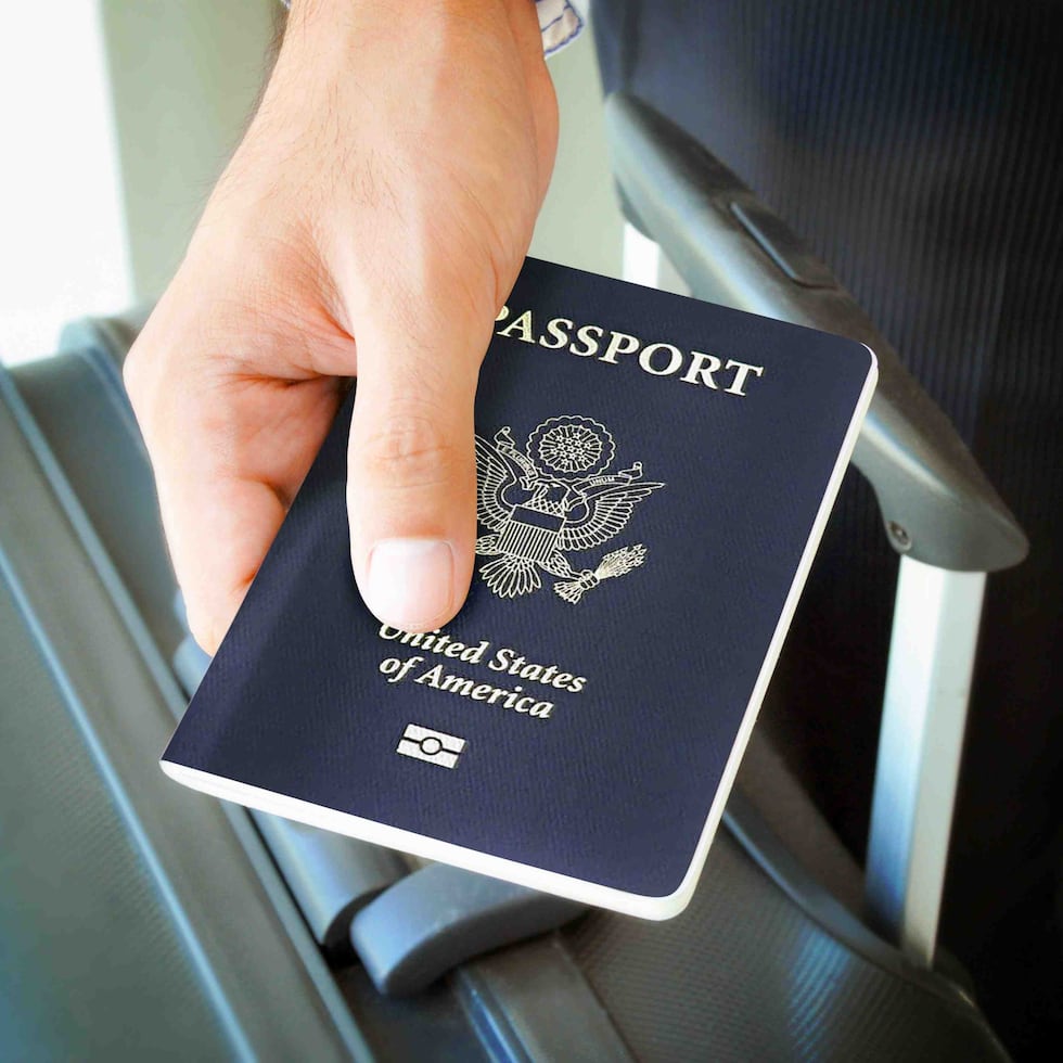 Los padres con deudas de pensiones alimentarias se exponen ala revocación de pasaportes.