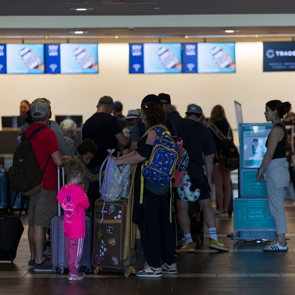 El economista Gustavo Vélez advirtió que en la medida en que la economía se empiece a deteriorar y continúe aumentando el costo de vida, pudiera producirse una segunda ola migratoria como la que hubo entre el 2010 y 2020.