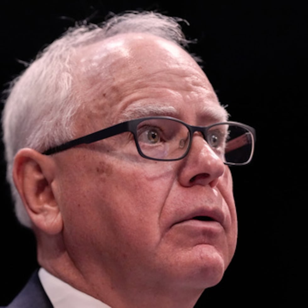 El gobernador de Minnesota, Tim Walz, habla durante una audiencia del Comité de Supervisión y Reforma Gubernamental de la Cámara de Representantes, el 12 de junio de 2025, en el Capitolio de EE.UU. en Washington. (AP Photo/Julia Demaree Nikhinson, Archivo)