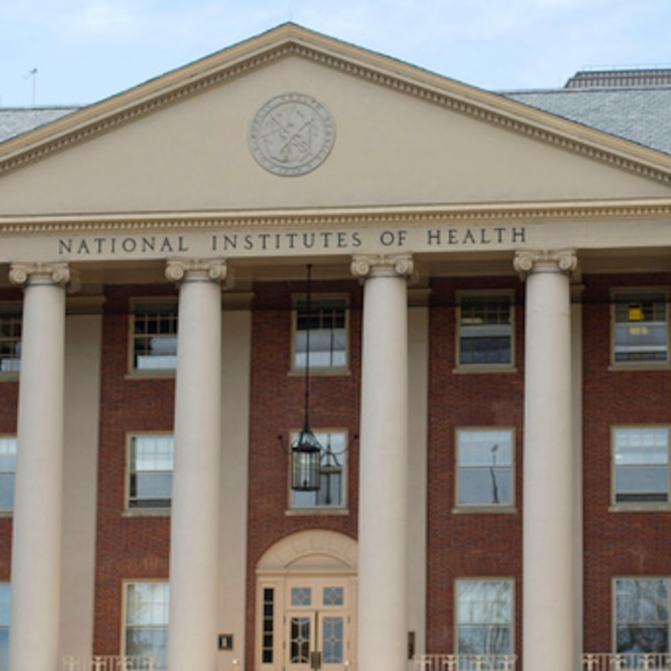 La política, instaurada desde hace tiempo por los grupos antiabortistas, amplía las restricciones emitidas durante el primer mandato del presidente Donald Trump.