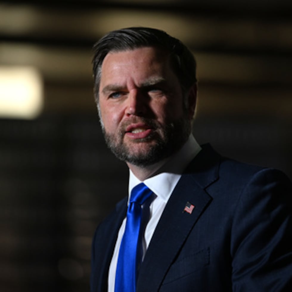 El vicepresidente JD Vance interviene durante un mitin.