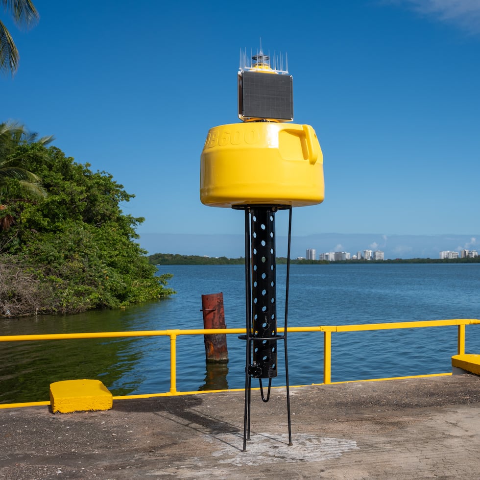 Así lucen las boyas que el Estuario de la Bahía de San Juan instalará en cinco de sus cuerpos de agua.
