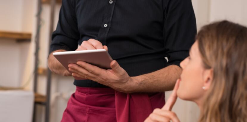 El salario de los meseros que reciben propina es de $2.13 la hora. (Archivo)