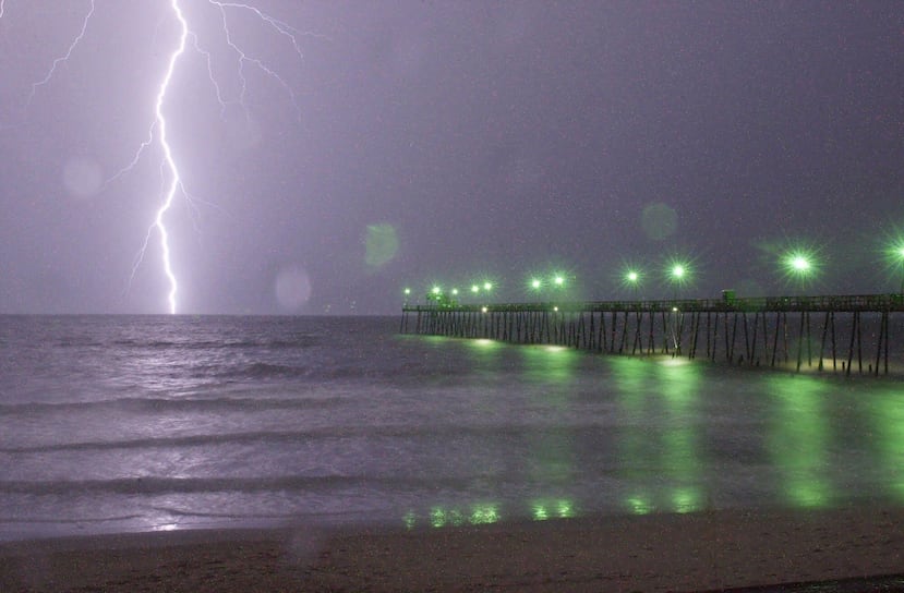 La torrencial lluvia con tormentas eléctricas que duró tres horas.