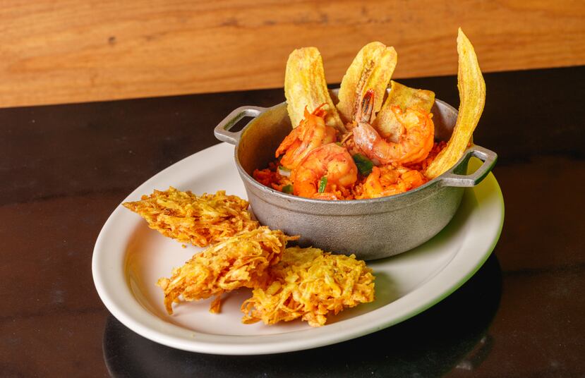 Arroz con mariscos con marquitas de plátano del restaurante El Platanal.