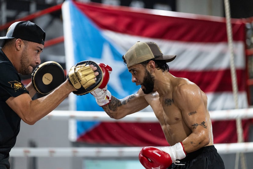 Oscar "El Pupilo" Collazo trabaja las guanteletas en el entrenamiento público que hizo este miércoles en Caguas.
