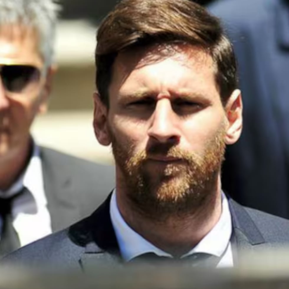 Una imagen de archivo de La Nación/Argentina de Lionel Messi junto a su padre.
