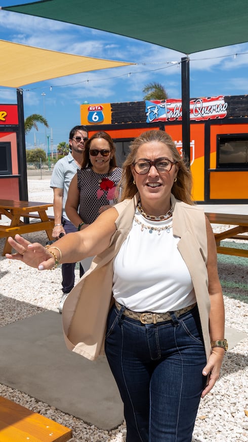 Según la alcaldesa, Marlese Sifre Rodríguez, “el proyecto de La Guancha Food Park se desarrolló para mover a nuestros comerciantes que estaban en la calle, a un lugar más seguro y atractivo, con la intensión de brindarles estabilidad”.