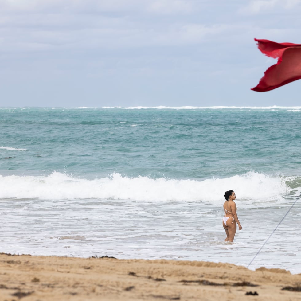 El Servicio Nacional de Meteorología advirtió sobre un deterioro en las condiciones marítimas, con oleaje picado y condiciones costeras peligrosas generados por las marejadas del norte y vientos fuertes.