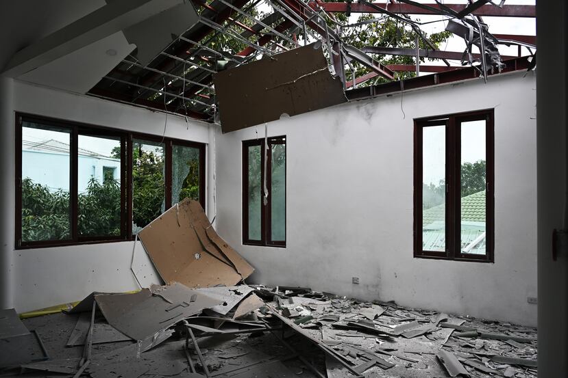 Un edificio en Tailandia dañado durante los enfretamientos con Camboya.
EFE/EPA/KAIKUNGWON DUANJUMROON