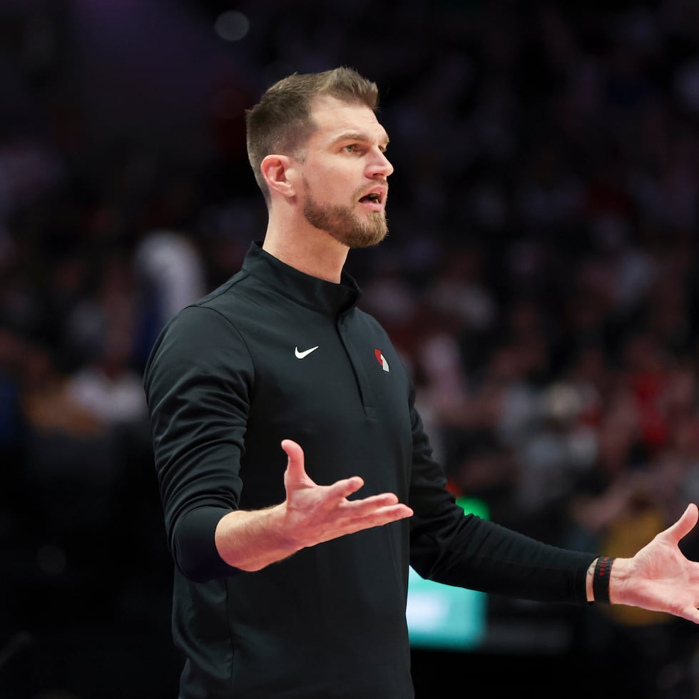 El brasileño Tiago Splitter tuvo marca de 42-40 como interino con los Trail Blazers.
