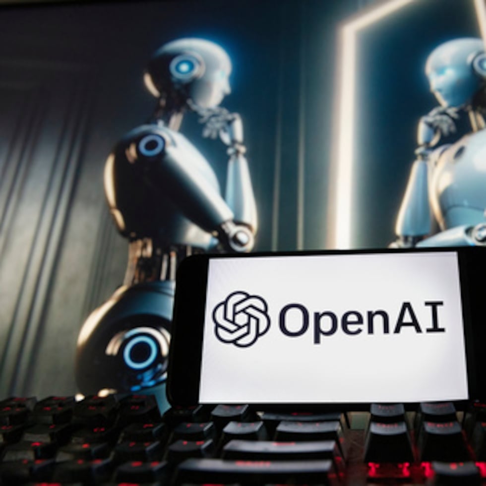 La empresa detrás de ChatGPT lanzó Sora en septiembre como un intento de captar la atención, y potencialmente los dólares de la publicidad, que siguen a los vídeos cortos en TikTok, YouTube o Instagram y Facebook, propiedad de Meta.