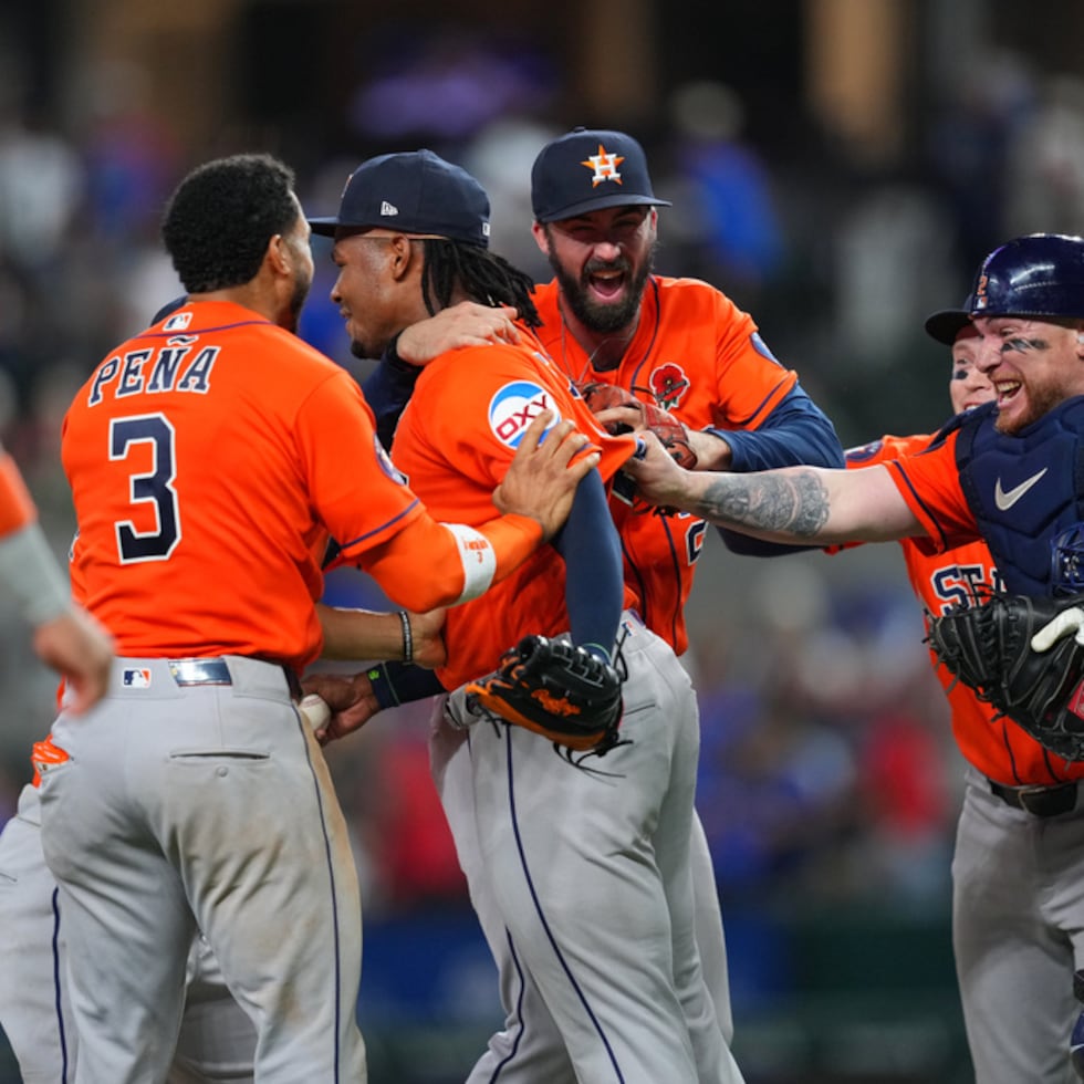 Los Astros de Houston tienen relativamente un itinerario más cómodo que los Rangers de Texas en la recta final de las Grandes Ligas.