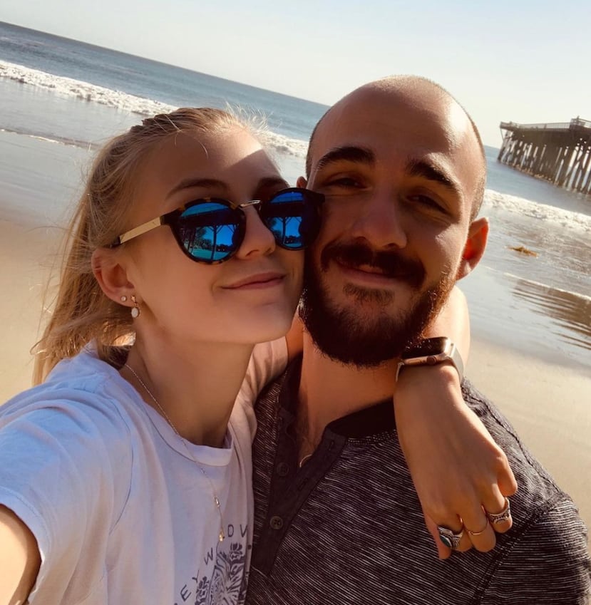 Gabby Petito junto a su novio.