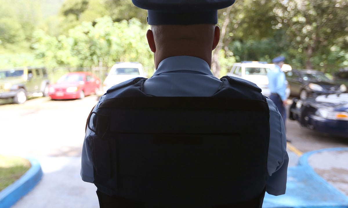 Despojan a motorista de su vehículo y le disparan en Bayamón