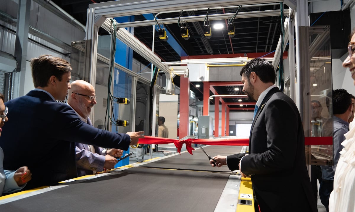 Islandwide y DDEC inauguran clasificadora automática de paquetes con inversión de $1.6 millones