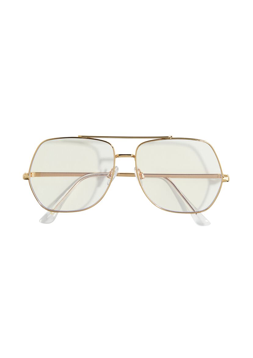 El minimalismo de los 90 se reimagina con romanticismo y se transforma en un estilo totalmente contemporáneo con materiales técnicos, transparentes y ligeros y detalles inesperados. Como lo muestran estas gafas de H&M, en el primer nivel.