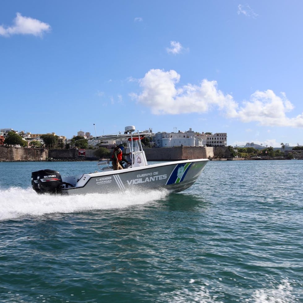 En total, en el primer día de las SanSe, los miembros del Cuerpo de Vigilantes abordaron unas 27 embarcaciones navegando por los canales de la bahía.