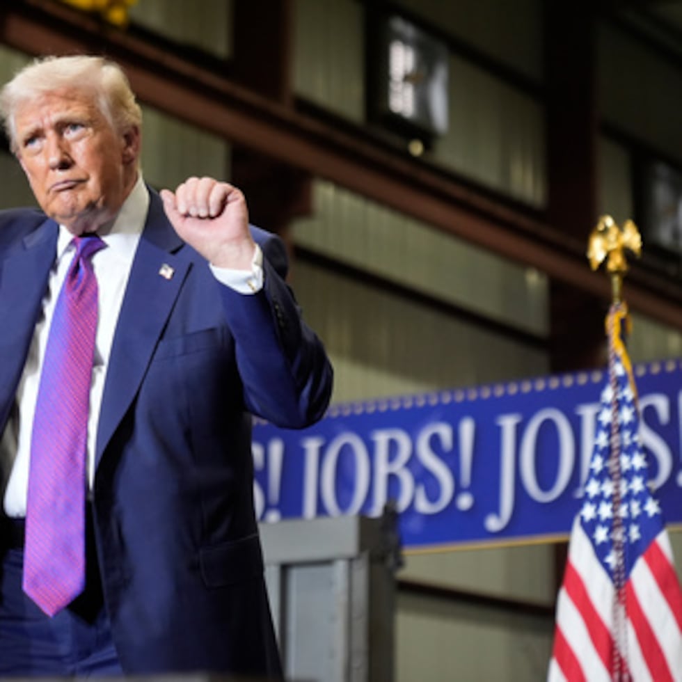 El presidente Donald Trump baila después de hablar en un mitin en Coosa Steel Corporation en Rome, Georgia, el jueves 19 de febrero de 2026. (AP Photo/Mark Schiefelbein)