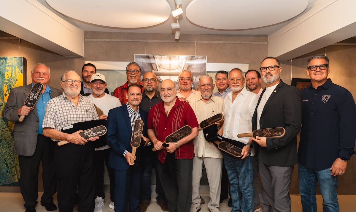 Doce artistas de Phi Eta Mu exponen colectivamente en TUCOOP, Santurce