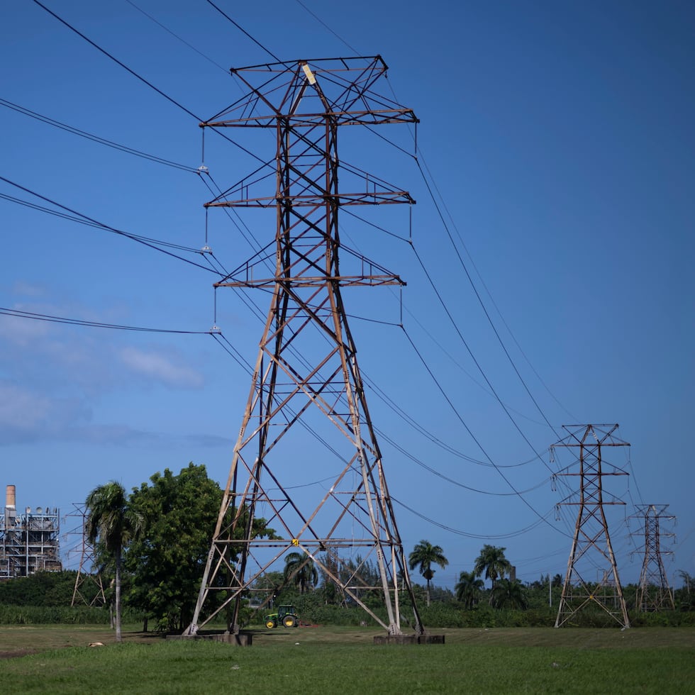 Bajo los programas de FEMA, Puerto Rico tiene más de $10,000 millones disponibles para rehacer el sistema eléctrico.
