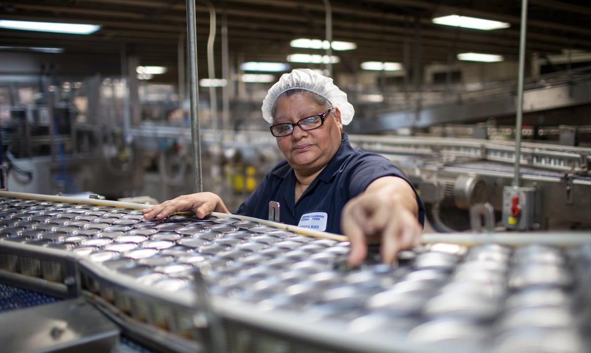 Manufactura en Puerto Rico sigue en expansión con PMI de 54.1, pero inventarios caen a mínimo en 16 años