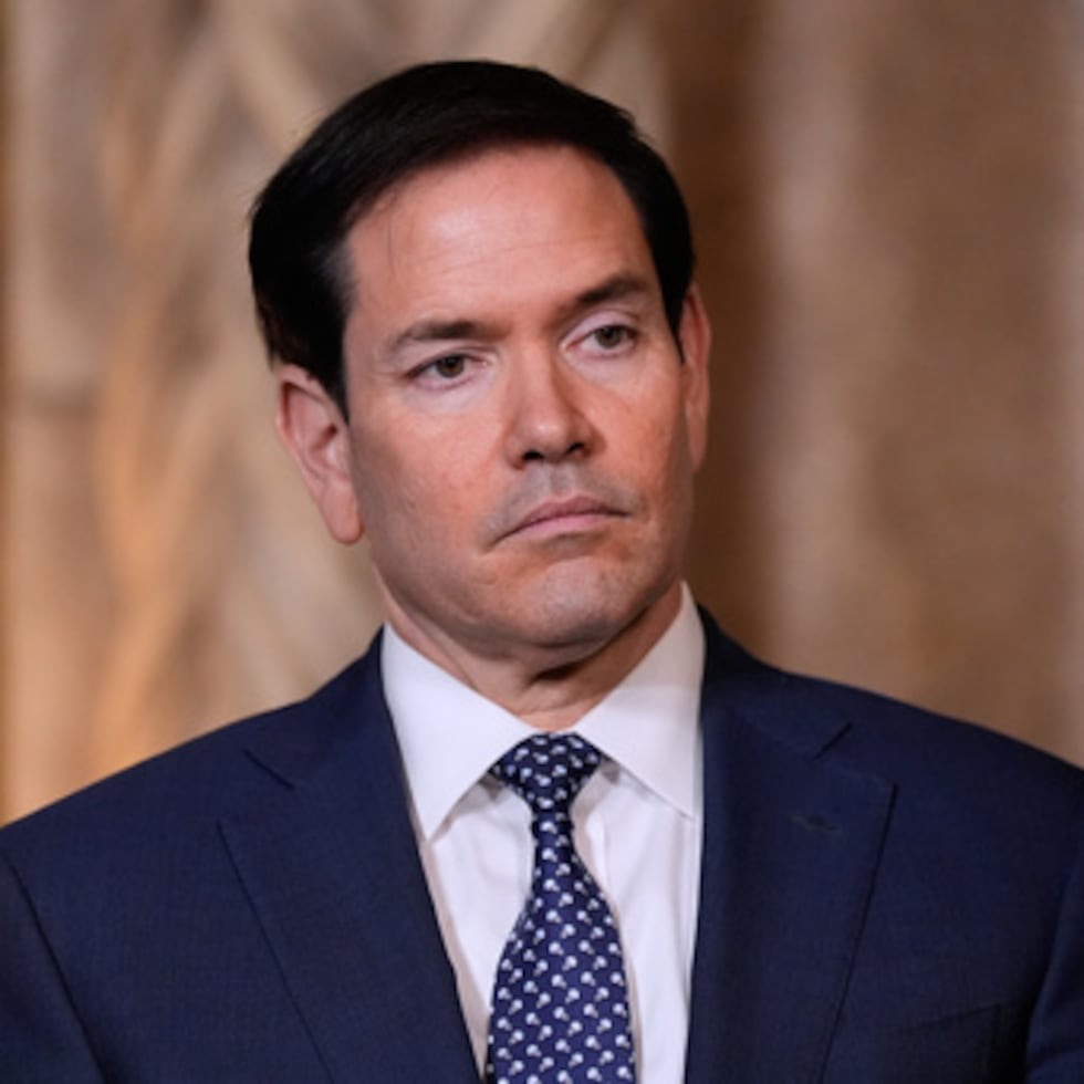 El Secretario de Estado, Marco Rubio, no nombró a quienes, según él, incumplían la nueva política de visados anunciada en mayo para restringir la entrada de extranjeros considerados responsables de la censura de la expresión protegida en Estados Unidos.