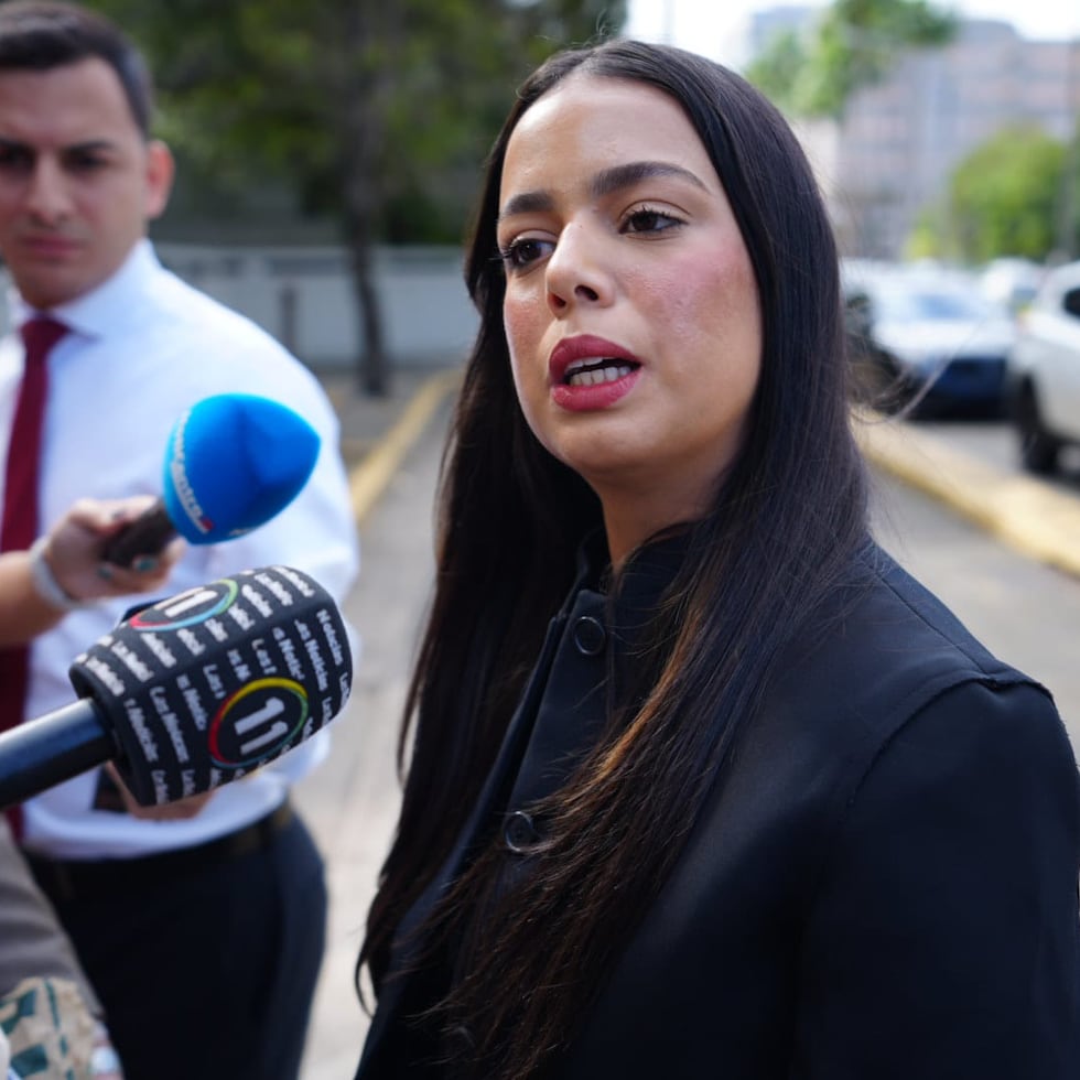 La joven Adriana Nicole Vázquez, fue citada por las autoridades por interrumpir la misa del 2 de enero de 2025, programada como parte de la toma de posesión de la gobernadora Jenniffer González. Fuera de la gritería de mal gusto que formó una manifestante en la misa de juramentación de la gobernadora Jenniffer González, no recuerdo otra instancia reciente o notoria de tales “interrupciones y obstáculos”, opina Armando Valdés