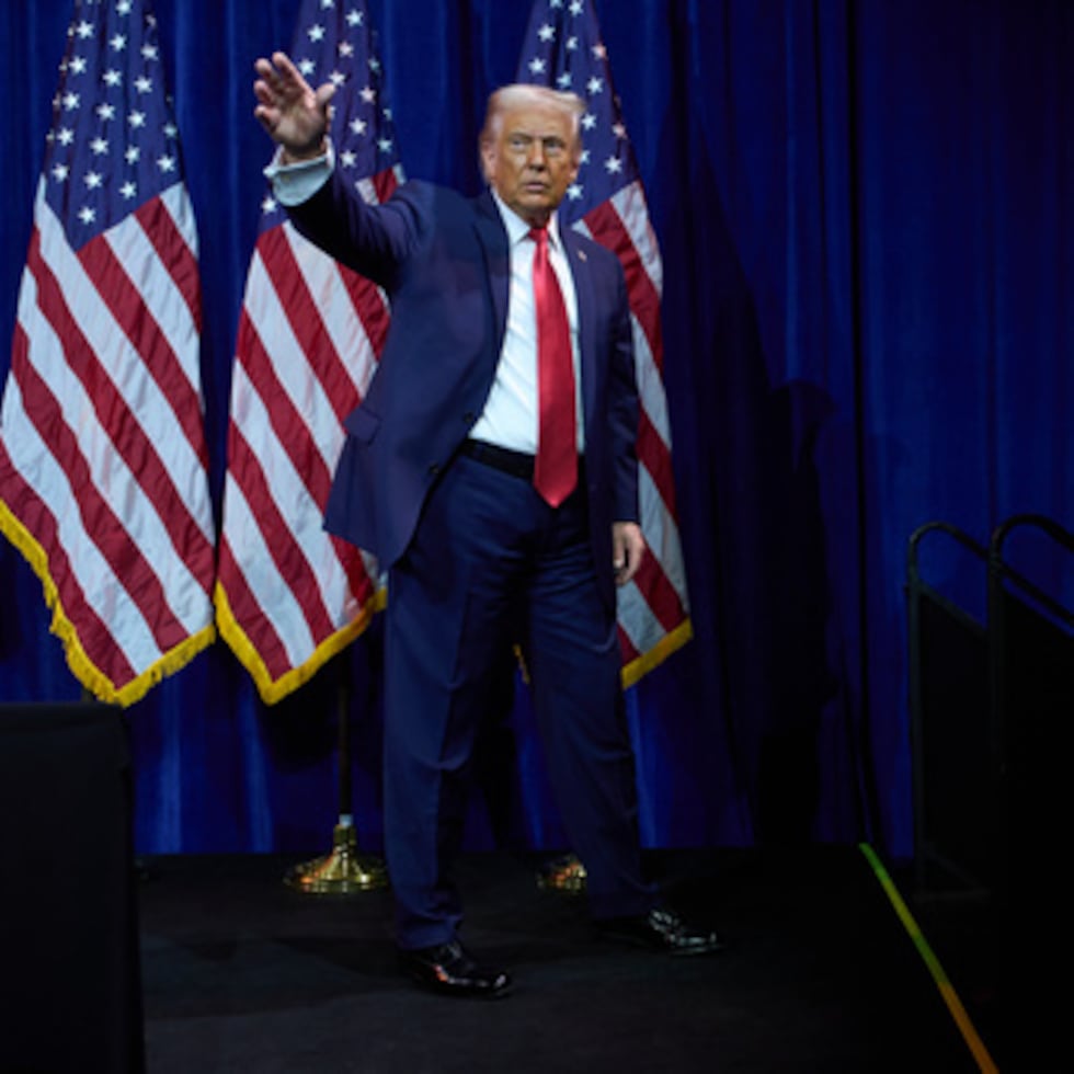 Trump publicó, nuevamente, una foto suya manipulada.