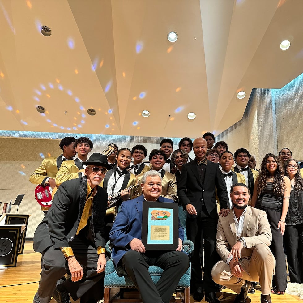 Richie Ray participó de un encuentro con un grupo de estudiantes de la Escuela Libre de Música.