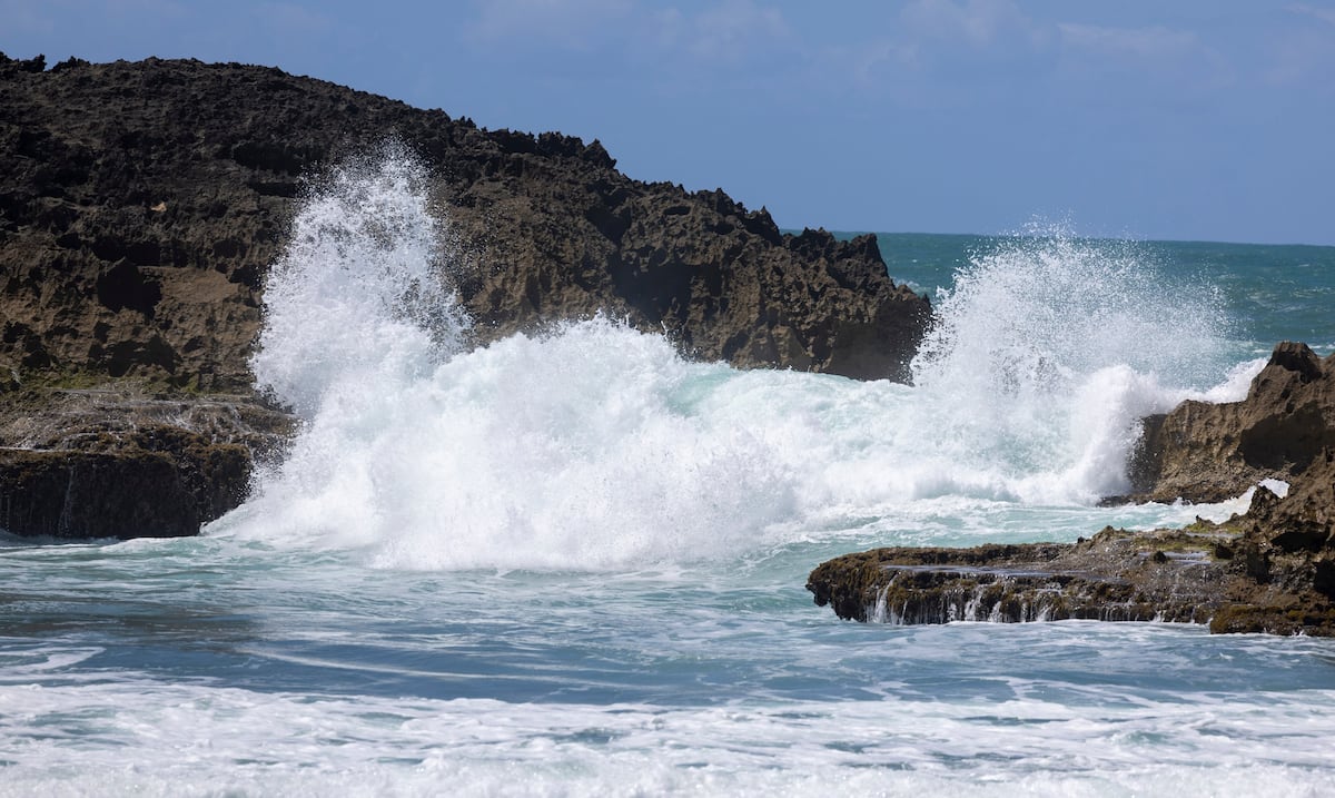 Dangerous waves and rip currents threaten northern Puerto Rico beaches ...