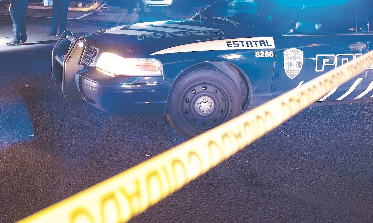 Pierde el control y cae en una zanja: muere motorista en accidente en Lares