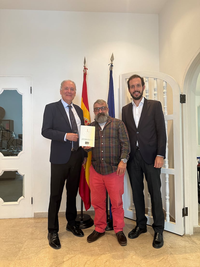 Desde la izquierda: Josep María Bosch Bessa, cónsul de España en Puerto Rico; Miguel González Cortés, chef y propietario de Levante Gastrobar y Arrocería; y Francisco Millán Rajoy, consejero económico de la Oficina Económica y Comercial de España en Puerto Rico.