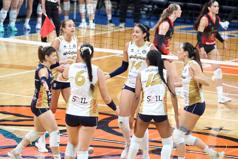 Las Cangrejeras de Santurce dominan 2-0 la serie semifinal ante Juncos.