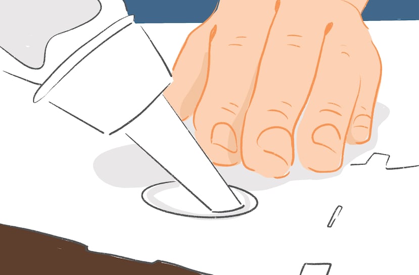 Paso 7: Pégalas lo más centradas que puedas en los boquetes provistos para los ojos.